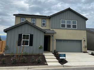 2822 E Corteza Dr, Fresno, CA 93730