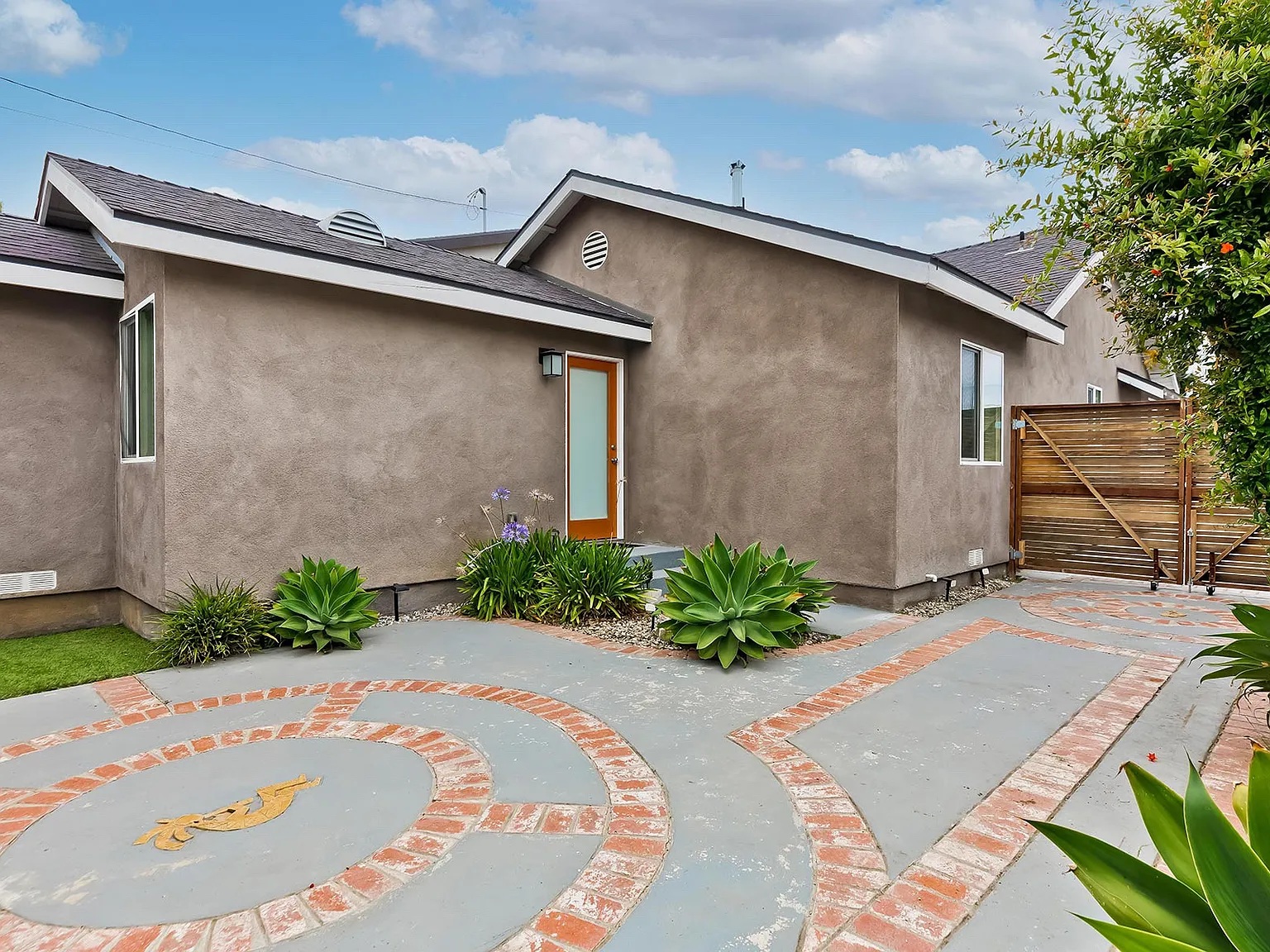 3 bed, 1232 sqft, $5,500 — Photo 3