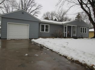 221 Baldwin Dr, Circle Pines, MN 55014