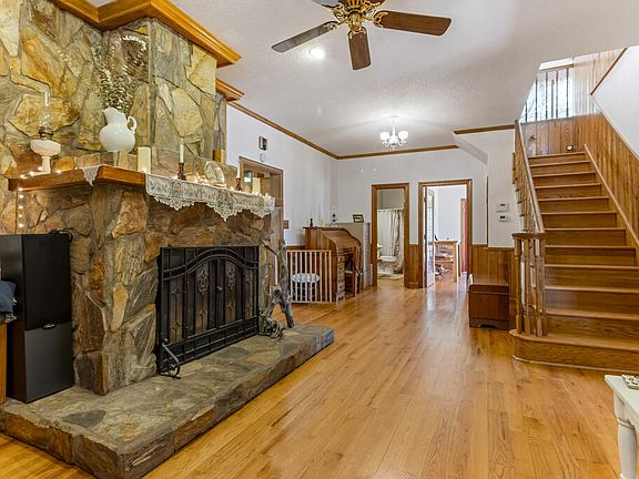 5th image of 303 Beaverdam Creek Rd