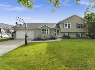 1032 Columbia Dr, Poynette, WI 53955