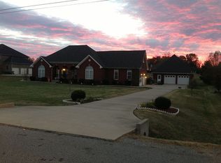 1104 Loop Dr, Pleasant View, TN 37146