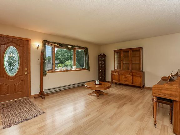 3rd image of 21171 Victory Ln