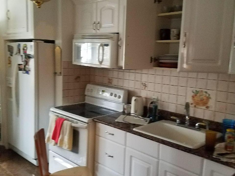 1st image of 161 Parkinson Ave #1