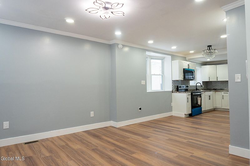 4th image of 127 N Toll Street