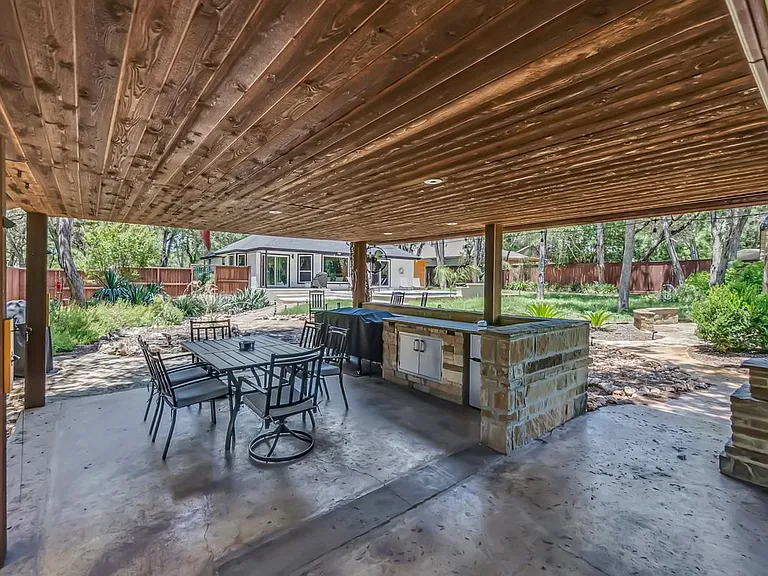 1038 Madeline St — Photo 14