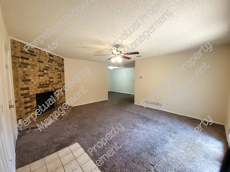 1714 Magnolia Ln — Photo 3