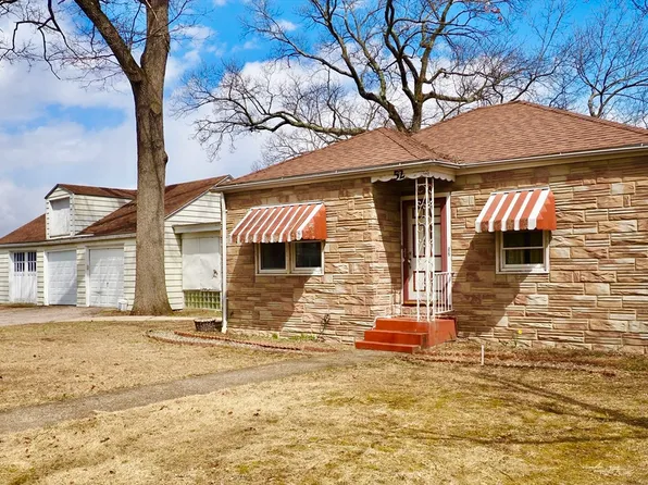 52 Marguerite St, Chicopee, MA 01020