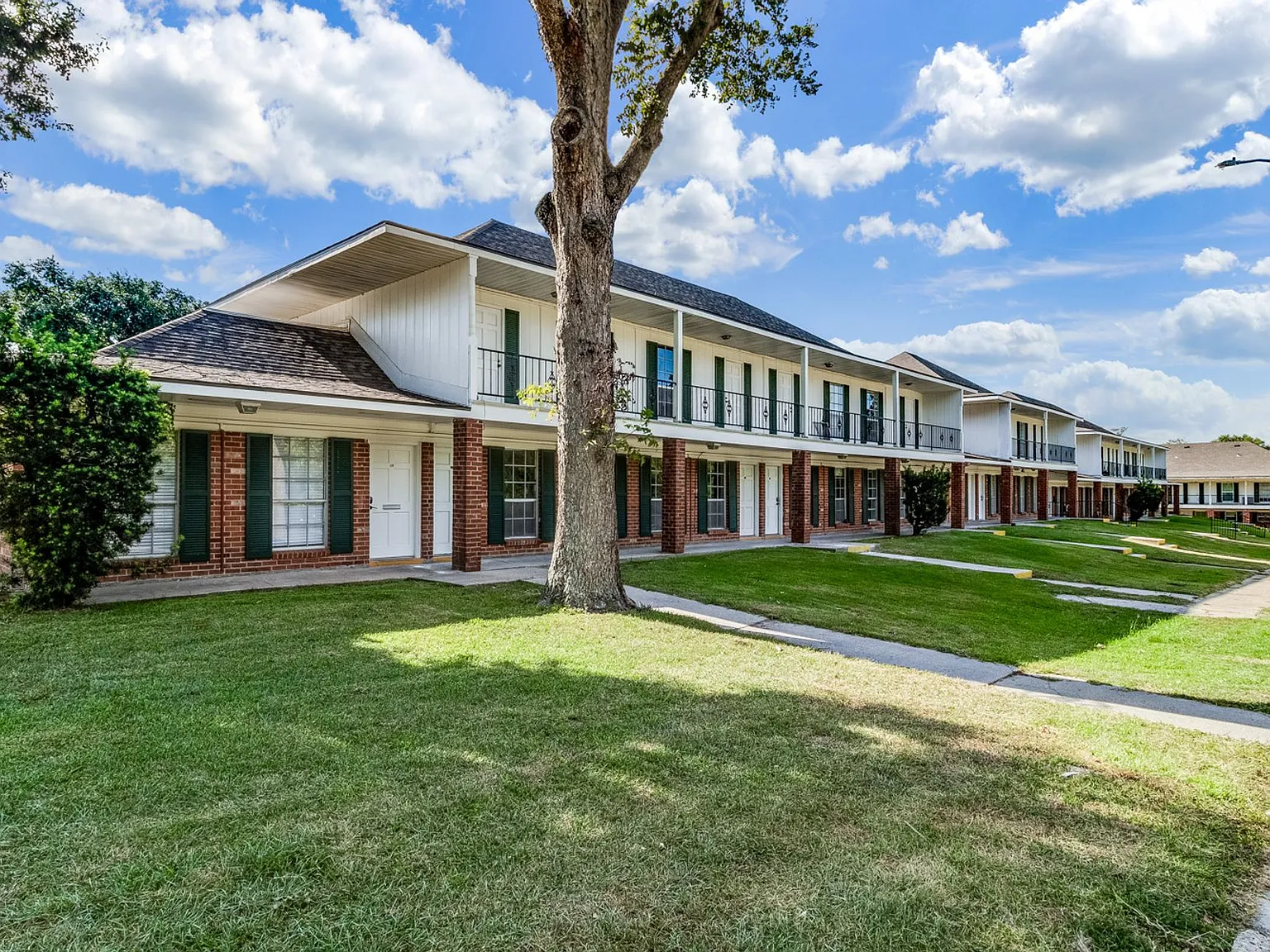 Riverside at Oakbourne — Photo 1
