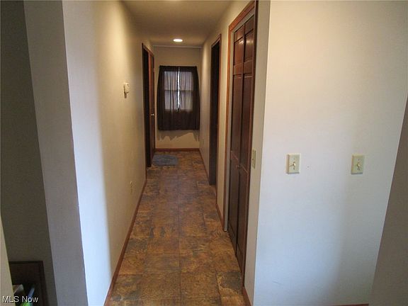 5th image of 129 3rd St NE