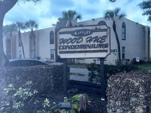 4210 NW 21st Street #117, Lauderhill, FL 33313