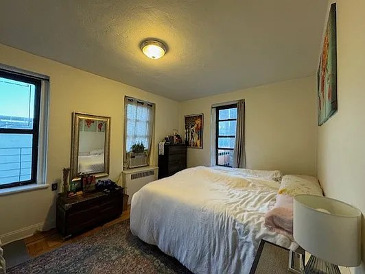 Rented by Akam Sales and Brokerage | media 7