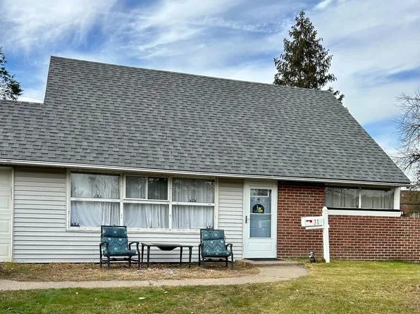 31 Verdant Rd, Levittown, PA 19057