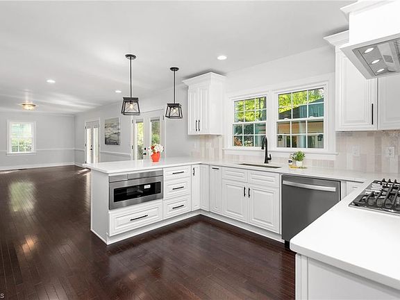 3rd image of 3011 Redford Dr