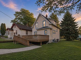 902 Dodd Rd, West Saint Paul, MN 55118