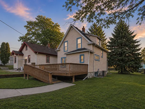 902 Dodd Rd, West Saint Paul, MN 55118