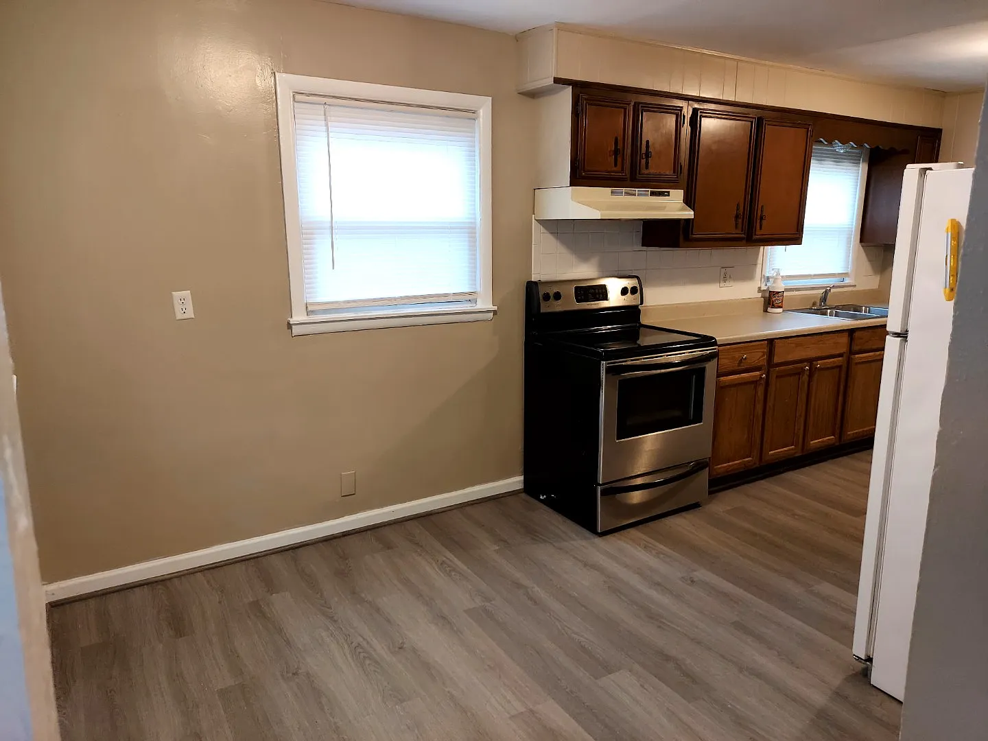 3 bed, 1024 sqft, $1,350 — Photo 2