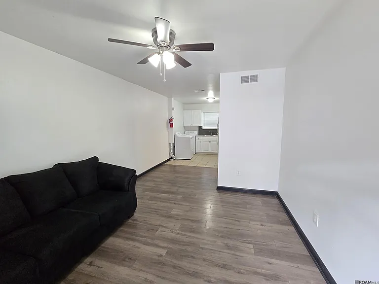 947 Grebe St #4 — Photo 2