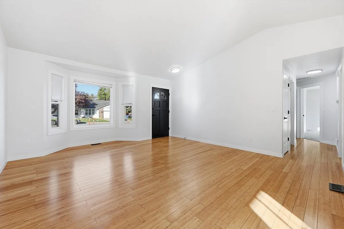 3 bed, 1544 sqft, $2,500 — Photo 2