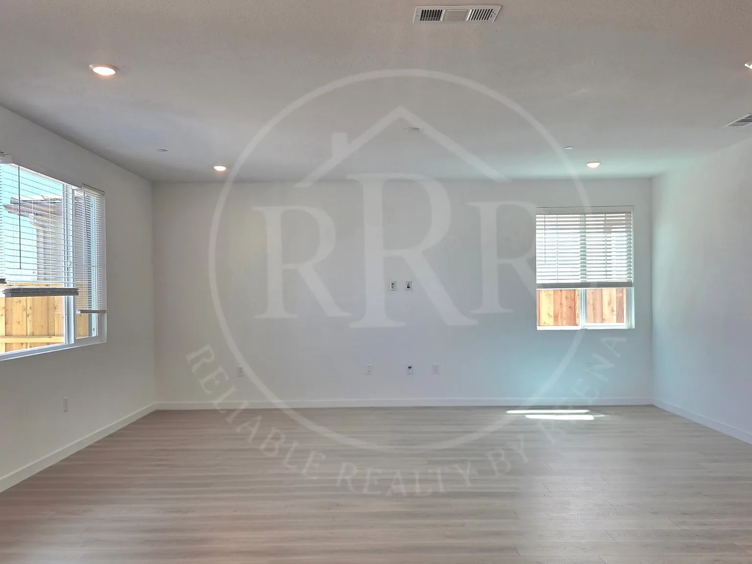 5 bed, 3200 sqft, $3,900 — Photo 4