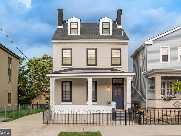 327 Wood St — Photo 73