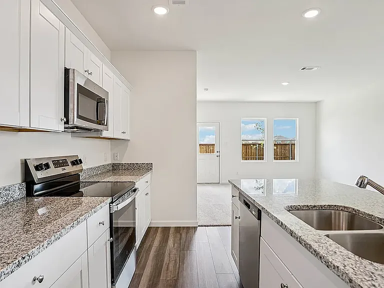 2124 Prairie Ln — Photo 13