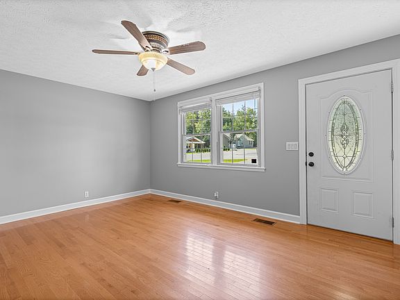 5th image of 2011 Elm Hill Ct