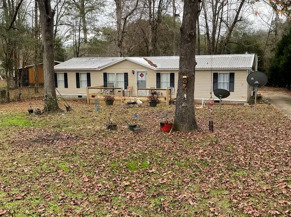129 Honeysuckle Rd, Eufaula, AL 36027