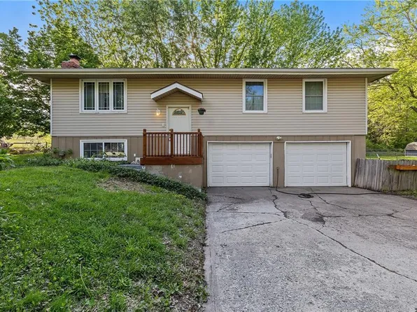 106 Kent St, Wood Heights, MO 64024