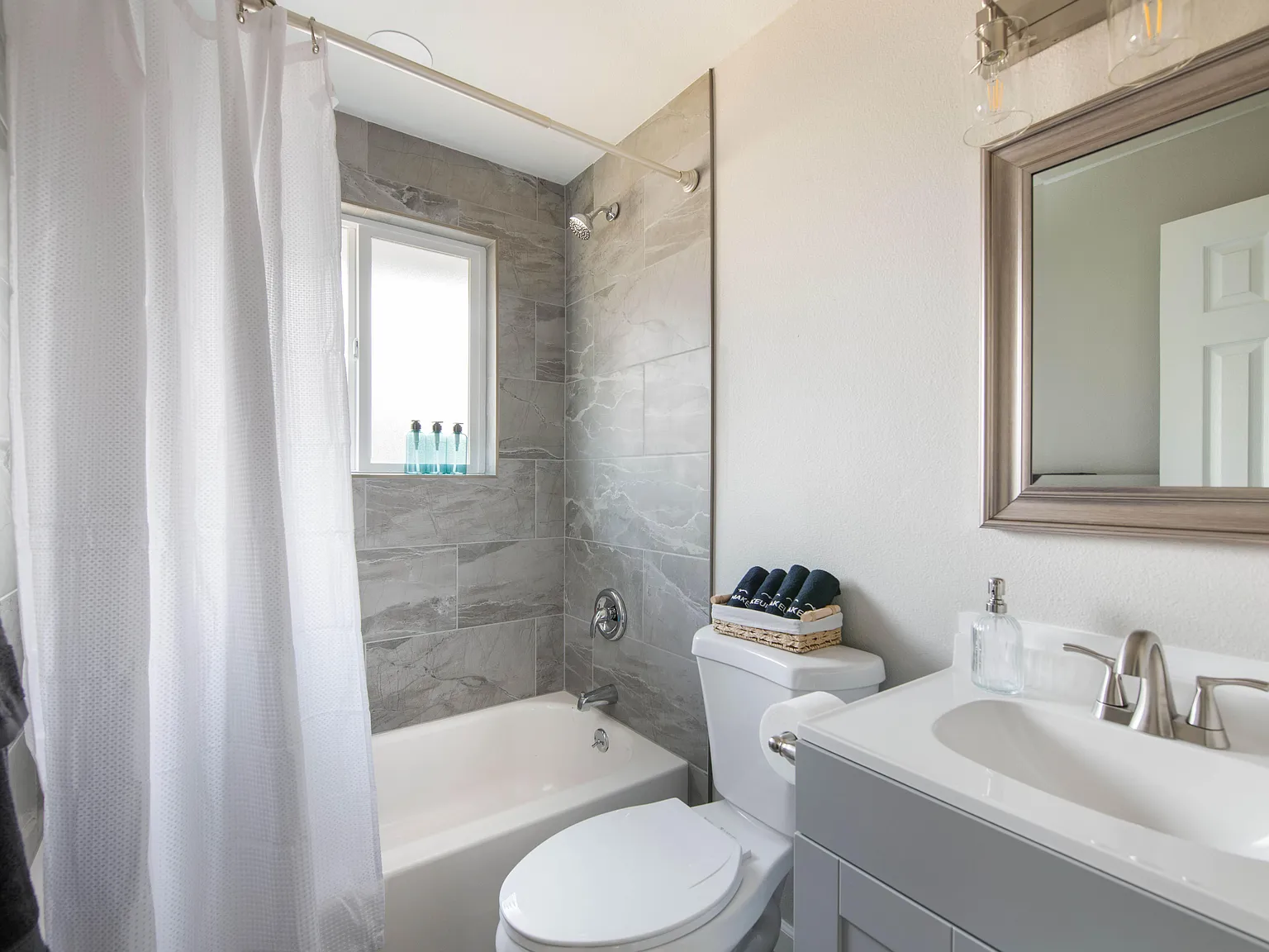 4 bed, 3.0 bath, 2260 sqft, $905 — Photo 4