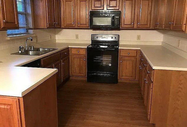 2nd image of 1504 Edward Ln