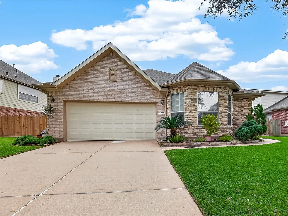 13719 Saxony Dr