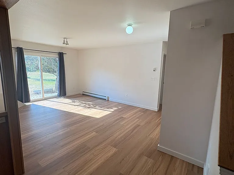 411 Greenway Ave — Photo 3