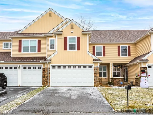 949 Iron Ln, Easton, PA 18040