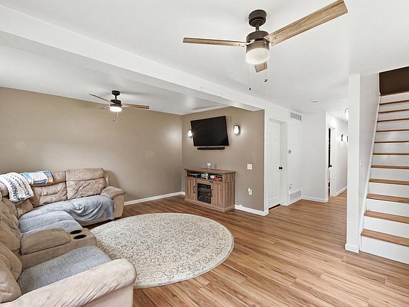 2nd image of 465 Green St
