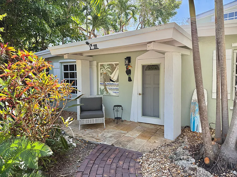 111 N Bay Harbor Dr — Photo 13