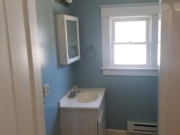 2nd image of 113 Parkside Dr #2