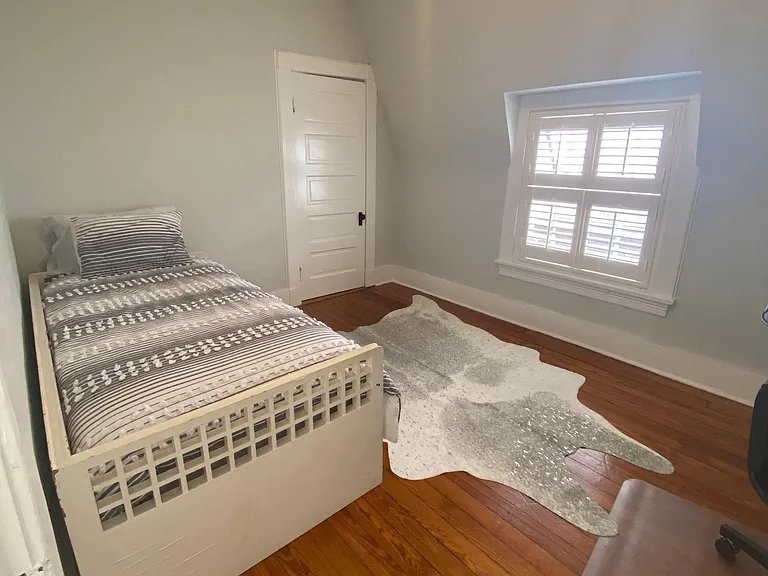 Bedroom #5 (3rd floor)
