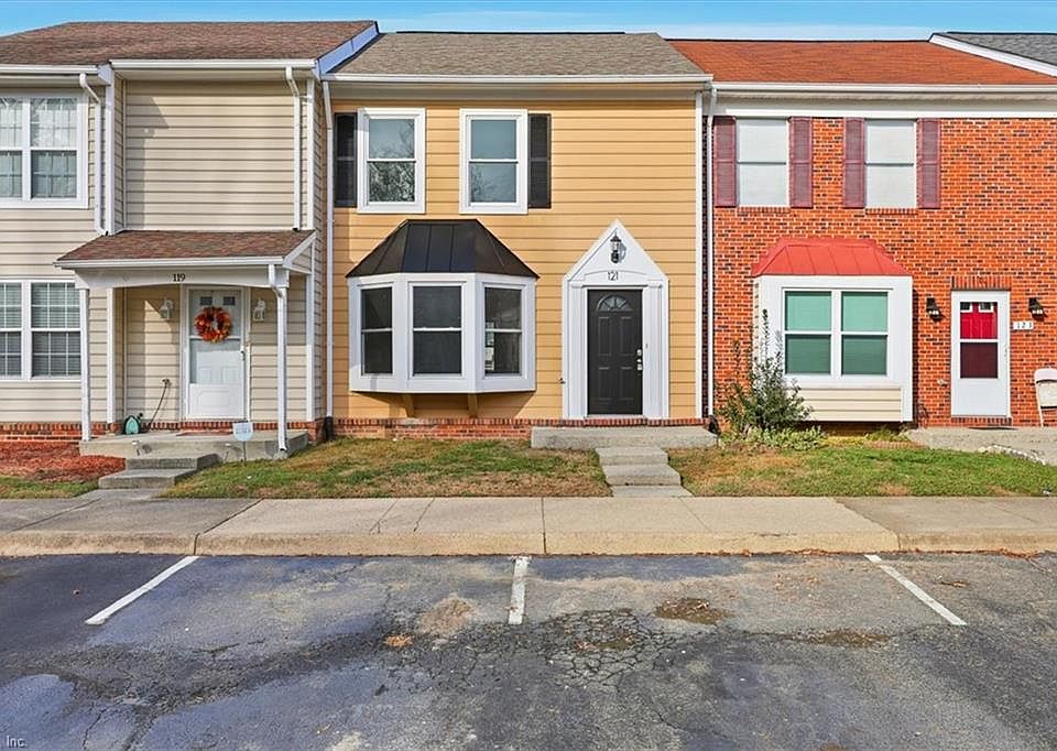 1st image of 121 Whitewater Dr