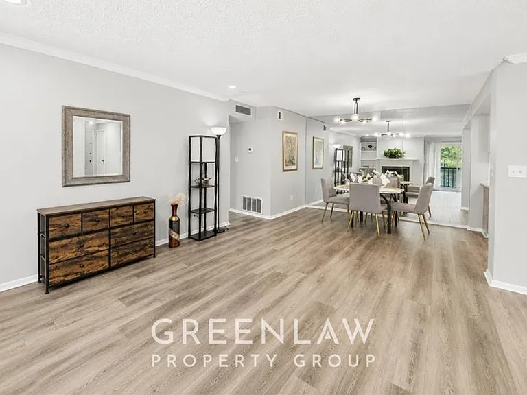 3885 Cedar Cir — Photo 4
