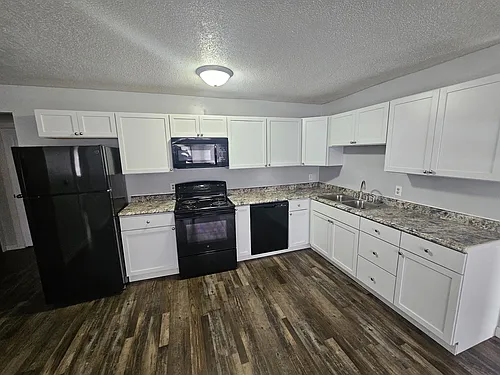1097 Oakview Dr Photo 1