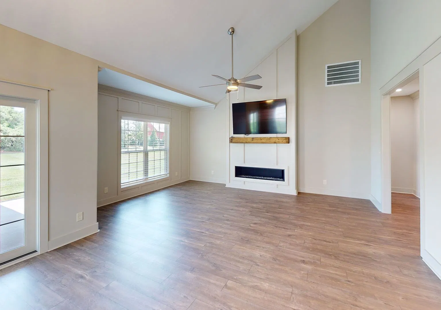 Stylish Veridian Townhome with Main-Level Primary Suite, Large Kitchen Island and Covered Back Patio — Photo 2