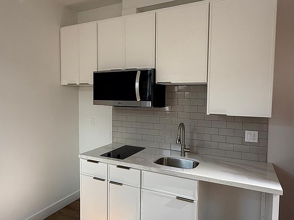 3rd image of 11255 Hatteras St #5