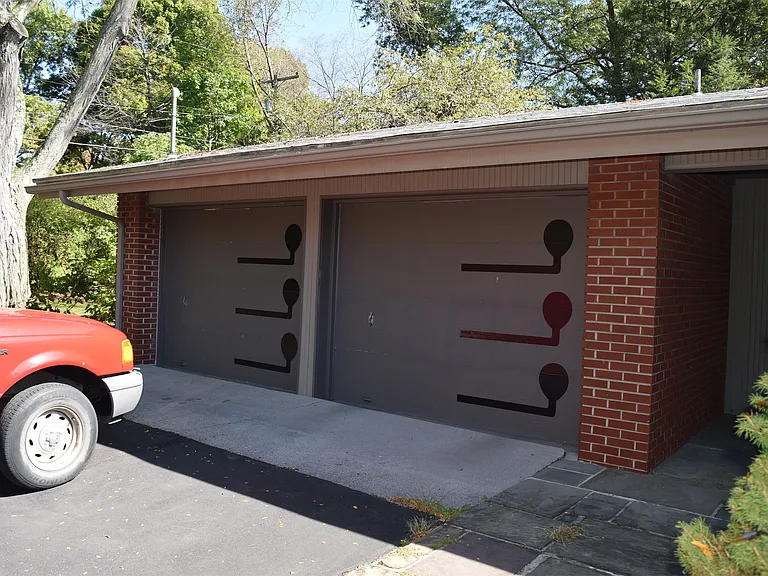 301 Homan Ave — Photo 4