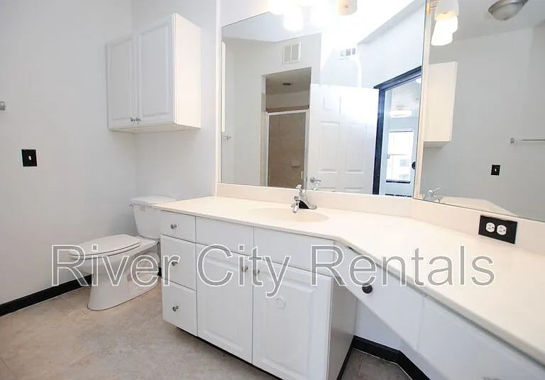 8539 Gate Pkwy W #1736 — Photo 4