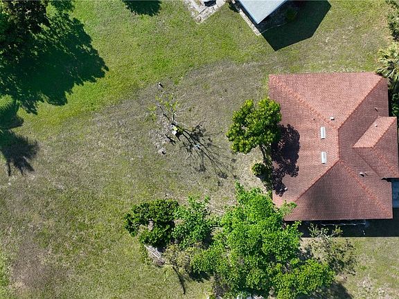 4th image of 136 W Lake Dr