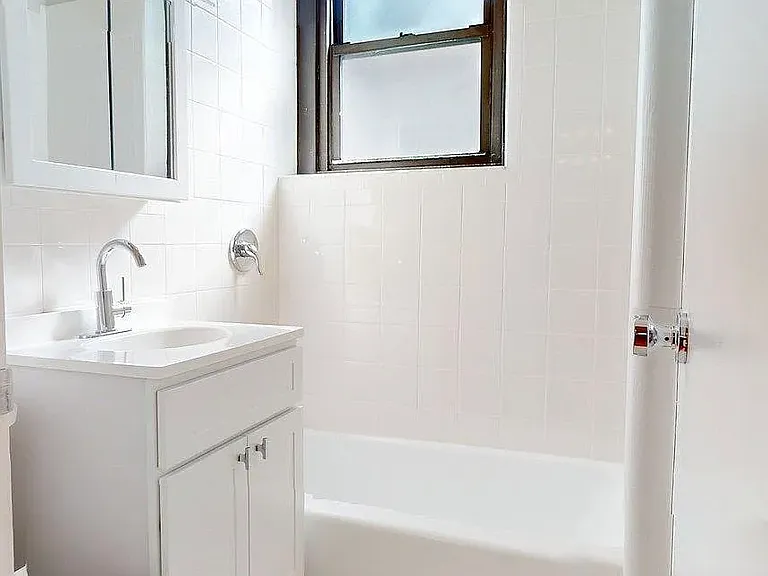 1125 Lexington Ave #3B — Photo 4
