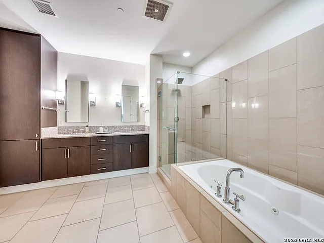 610 E Market St #2711 — Photo 9