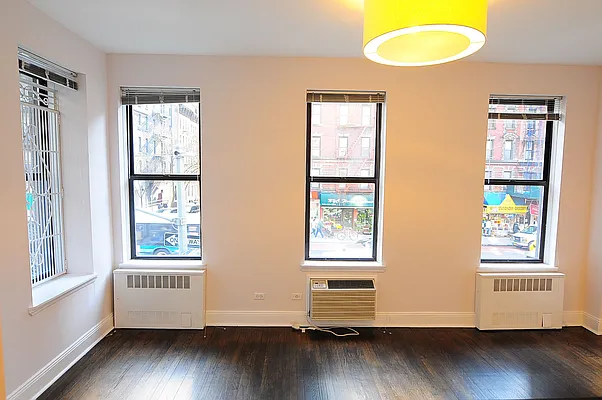 Rented by Metropolis Real Estate of Manhattan | media 14