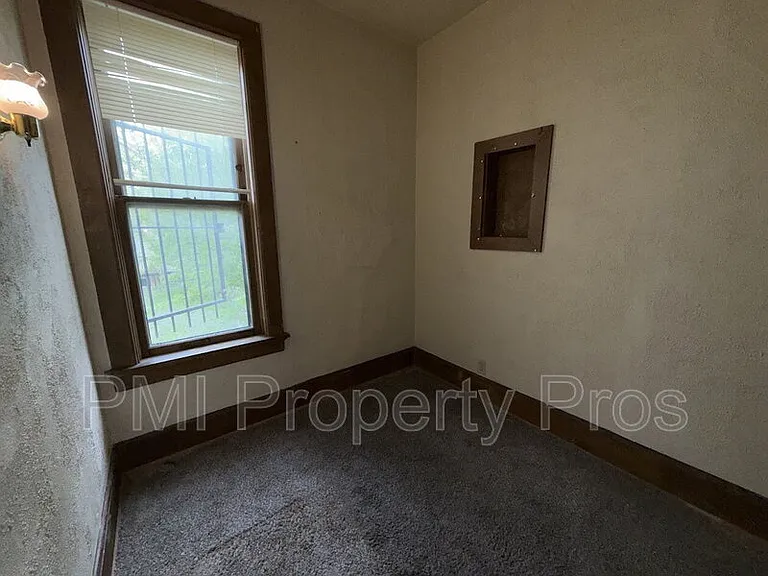2439 N Dr William Finlayson St — Photo 4